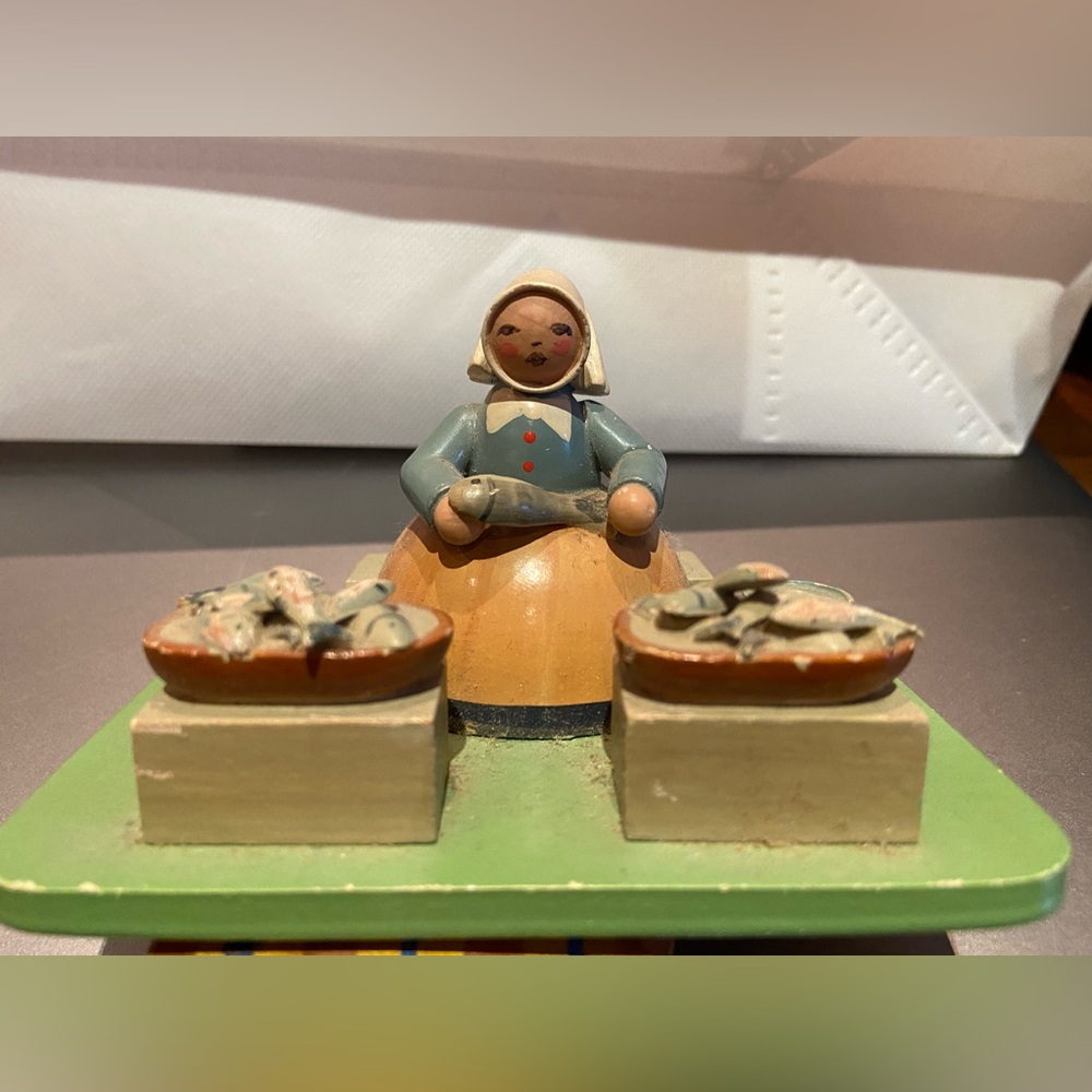 Erzgebirge Wooden Figurine East‎ Germany, Vintage Fish Seller Women